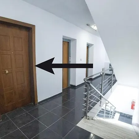 Erlis Comfy Cozy 1 Komuna Parisit Apartment *