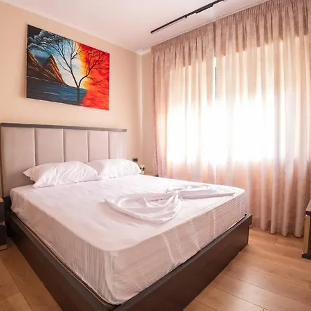 Erlis Comfy Cozy 1 Komuna Parisit