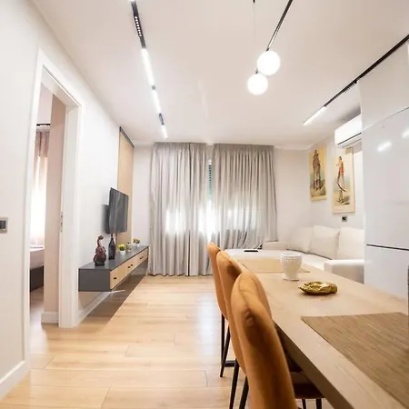 Apartment Erlis Comfy Cozy 1 Komuna Parisit *
