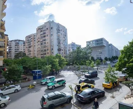 Apartment Erlis Comfy Cozy 1 Komuna Parisit *